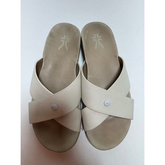 Kuru Cloud Women’s Sandal Sz 9 Cream Color Casual Slip On Comfort Beach - Picture 9 of 9